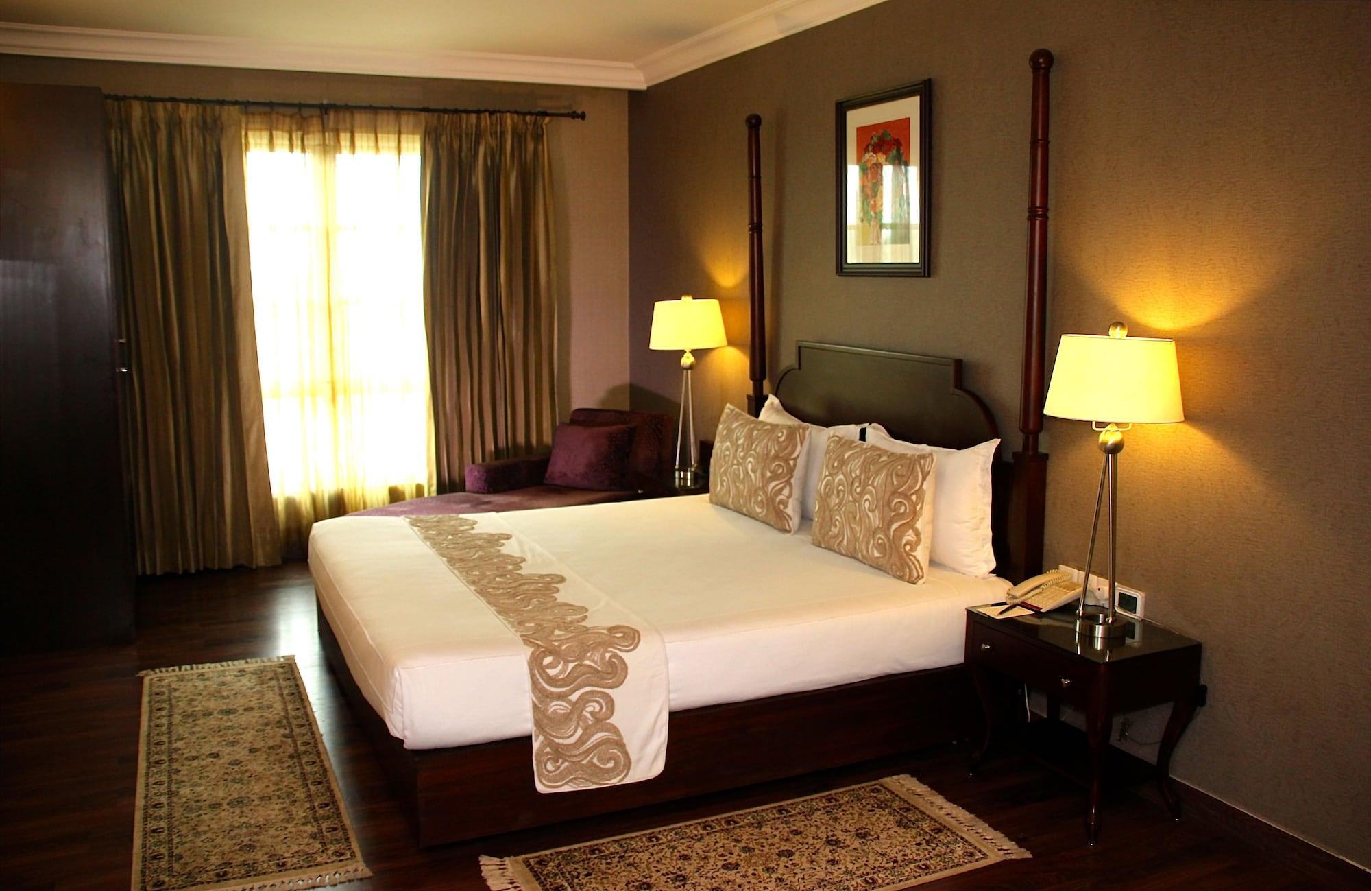 The Pllazio Hotel Gurgaon Exterior photo