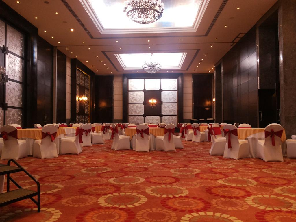 The Pllazio Hotel Gurgaon Exterior photo